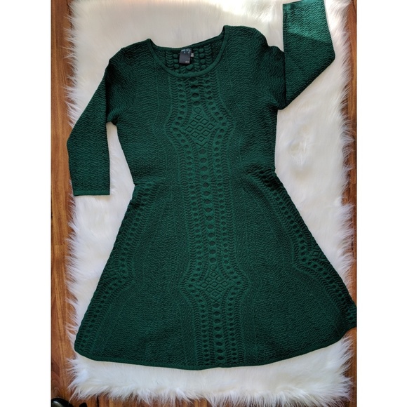 Gabby Skye Dresses & Skirts - NWT Gabby Skye knit dress in hunter green